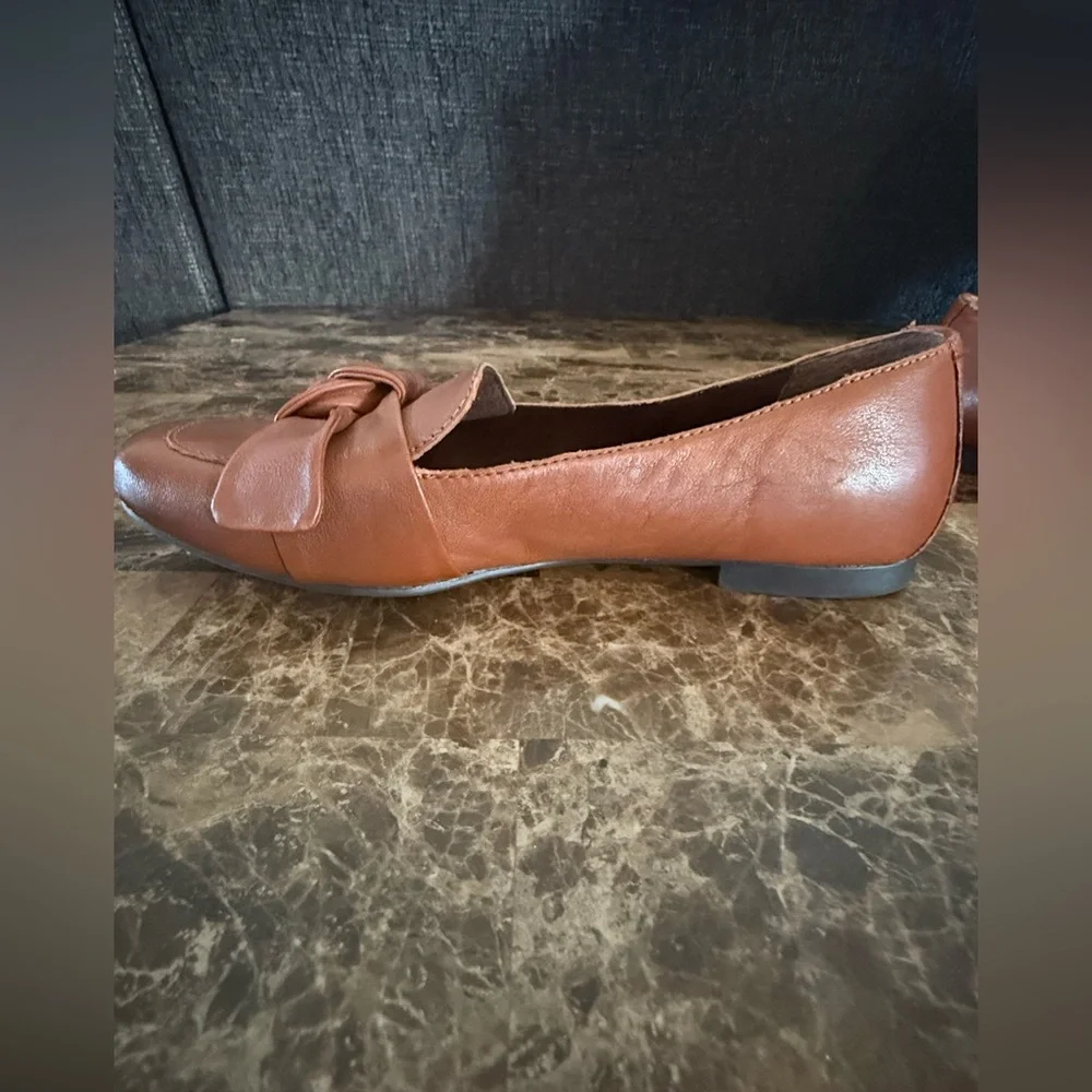 Born. Carrine Bow Detail Leather Slip On Loafers. Tan. Size 7.